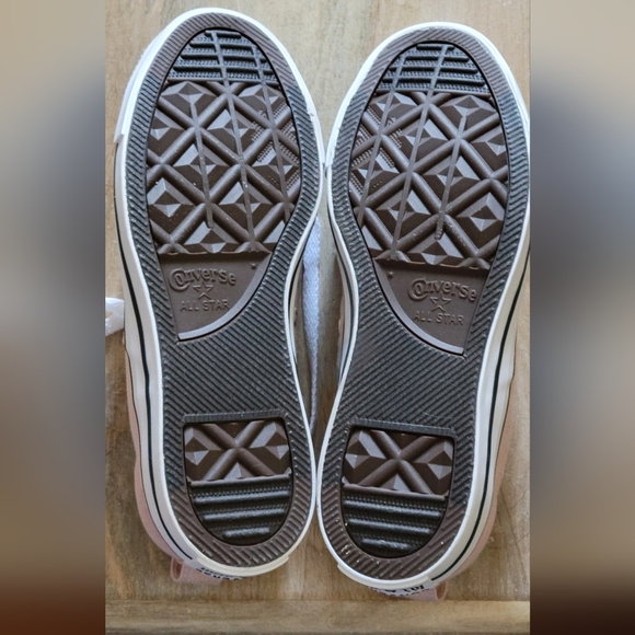 Converse Low Top Sneakers Soft Pink and White - Picture 5 of 5